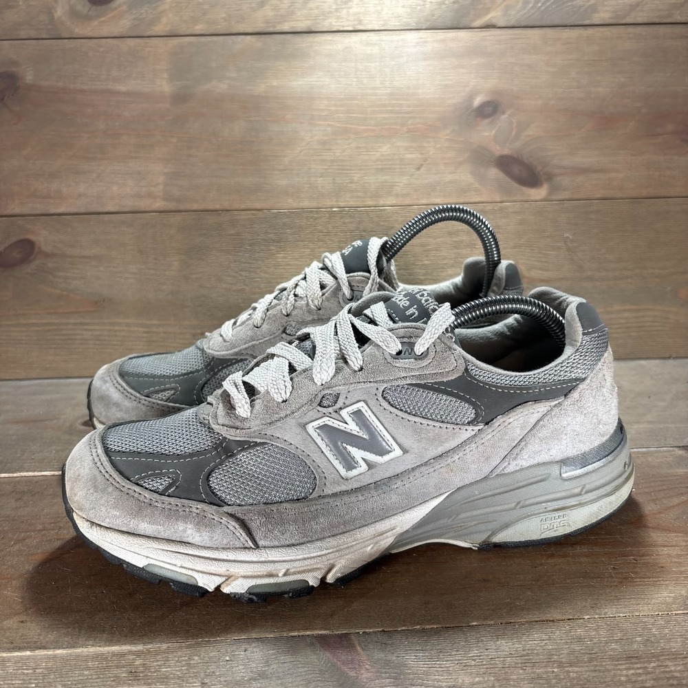 New Balance 993 Womens size 8.5 shoes Gray Suede Made in USA Lace Up sneakers